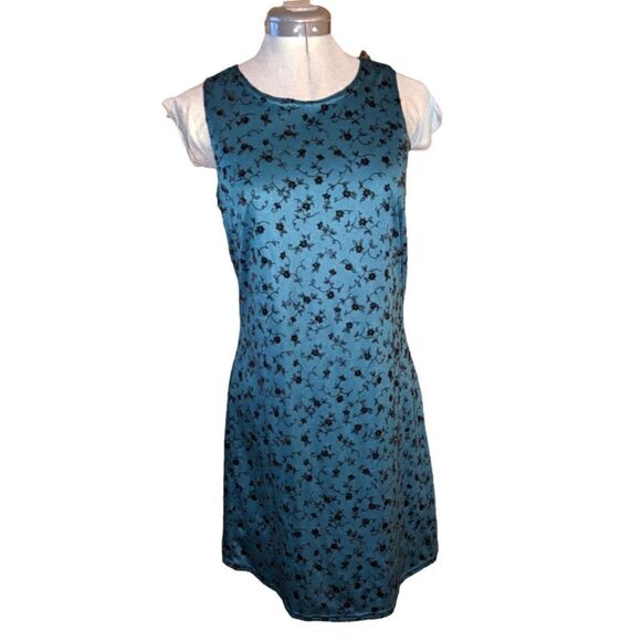 My Michelle vintage green dress with black velour‎ floral details - Picture 1 of 5